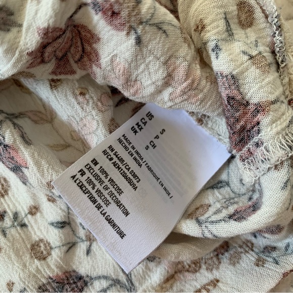 American Eagle Floral Off the Shoulder Top - Picture 6 of 8